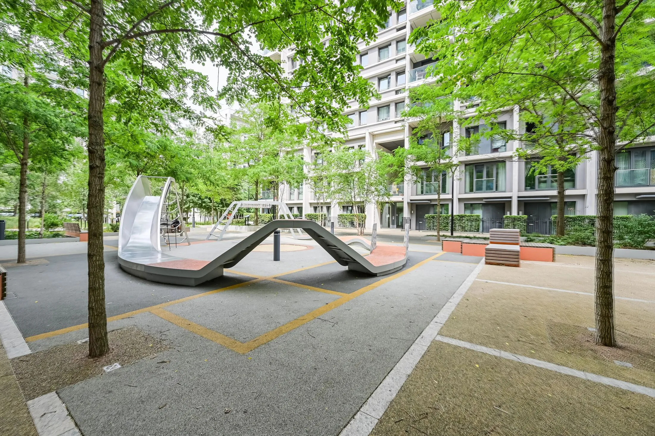 Flat Portlands Court in Greater London