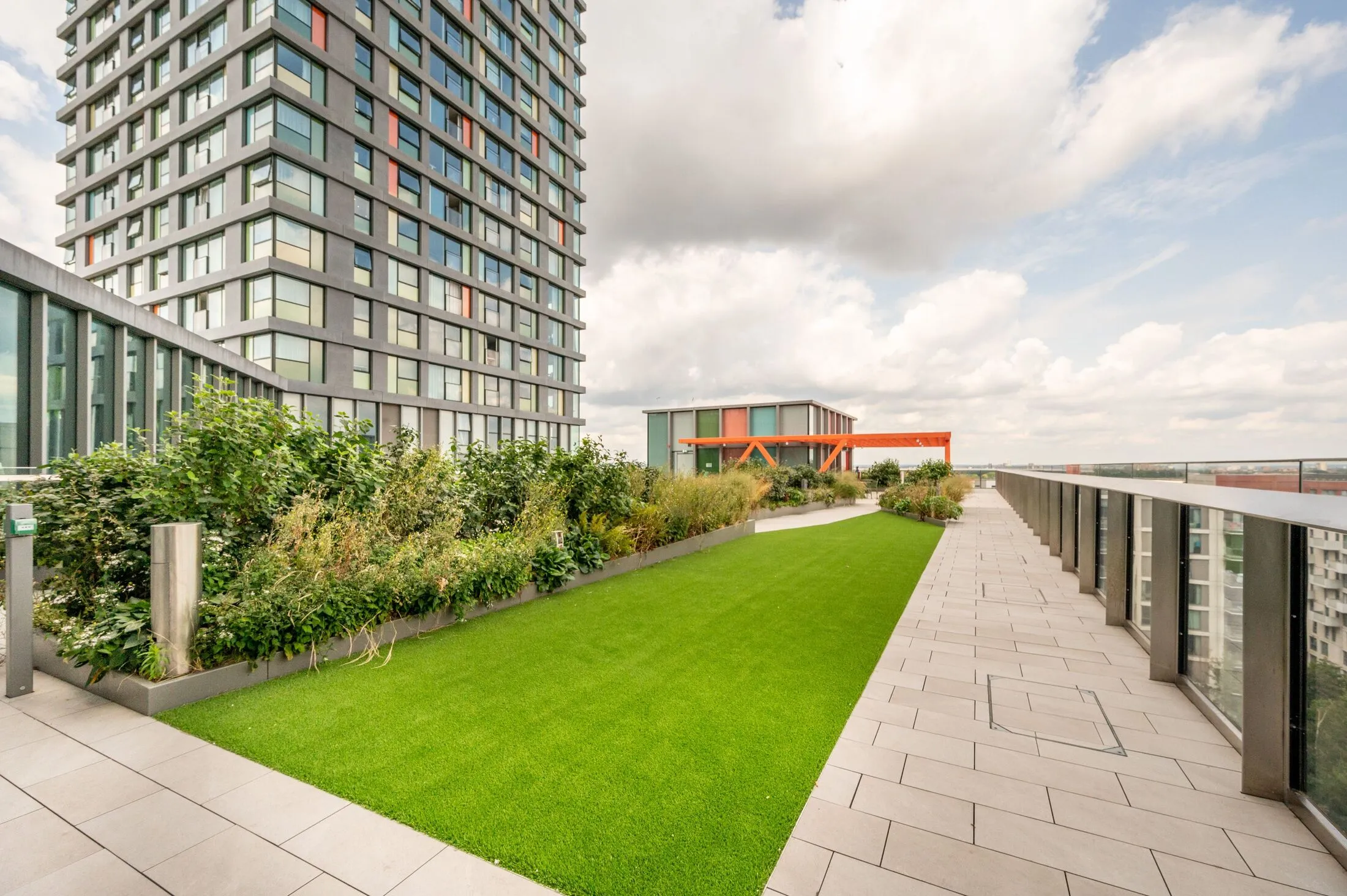 Flat Portlands Court in Greater London