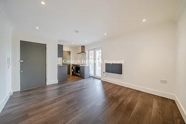Flat Rye Hill Park in Greater London