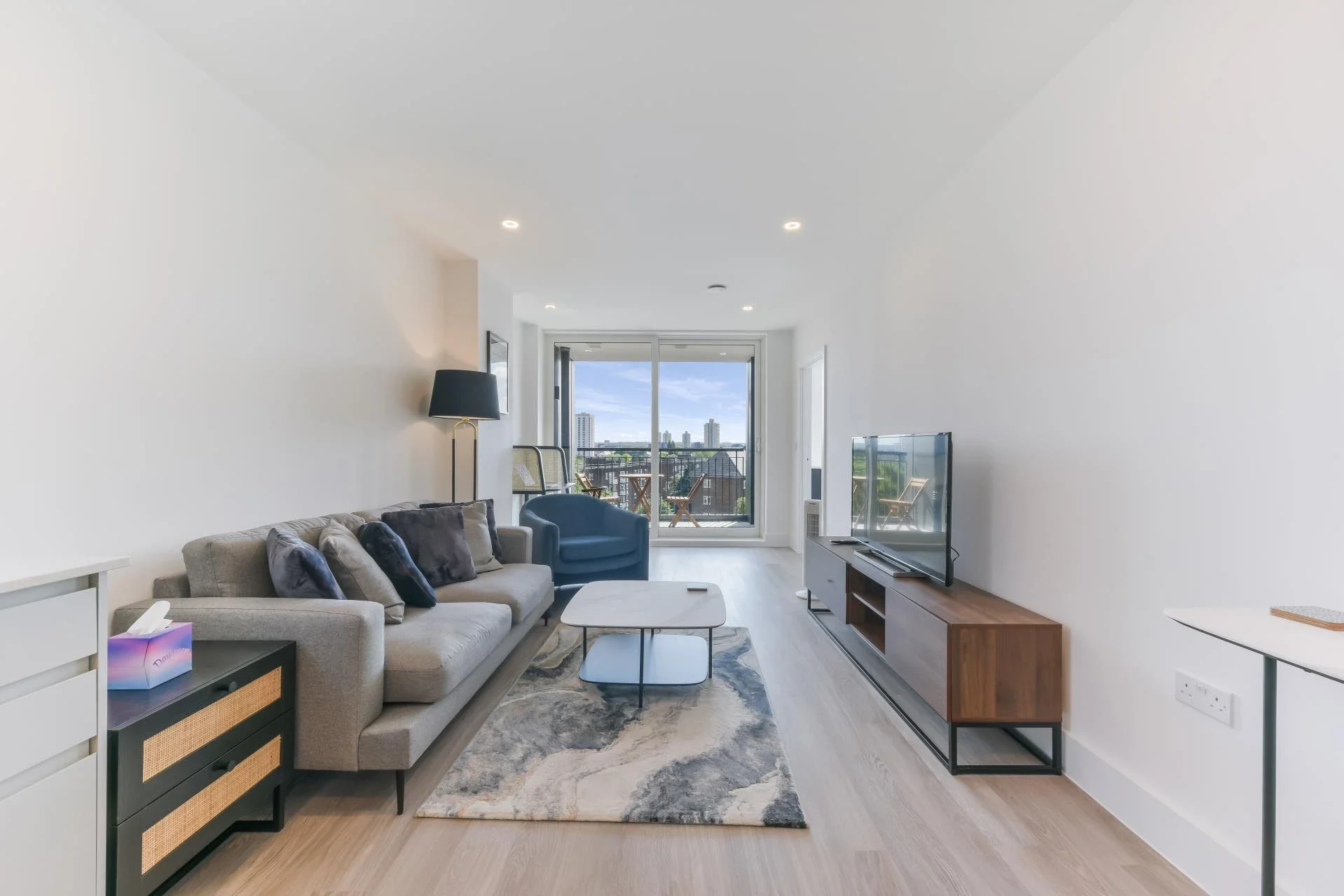 Flat Wyvil Road in Greater London