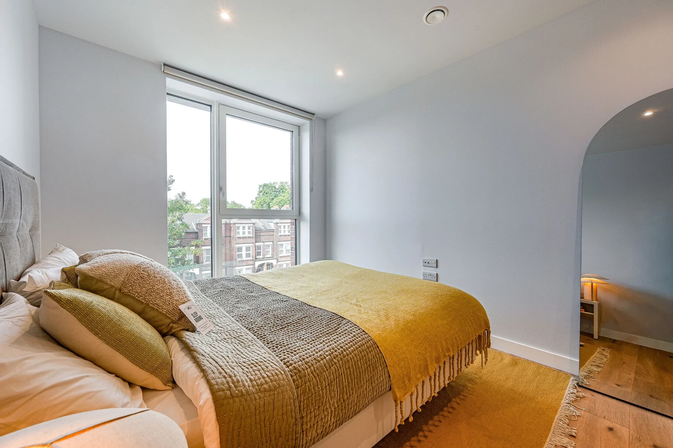 Flat Timberyard Street in Greater London