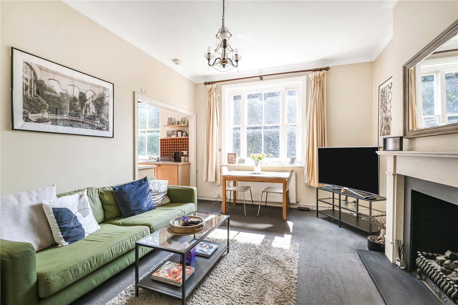 Flat Keswick Road in Greater London