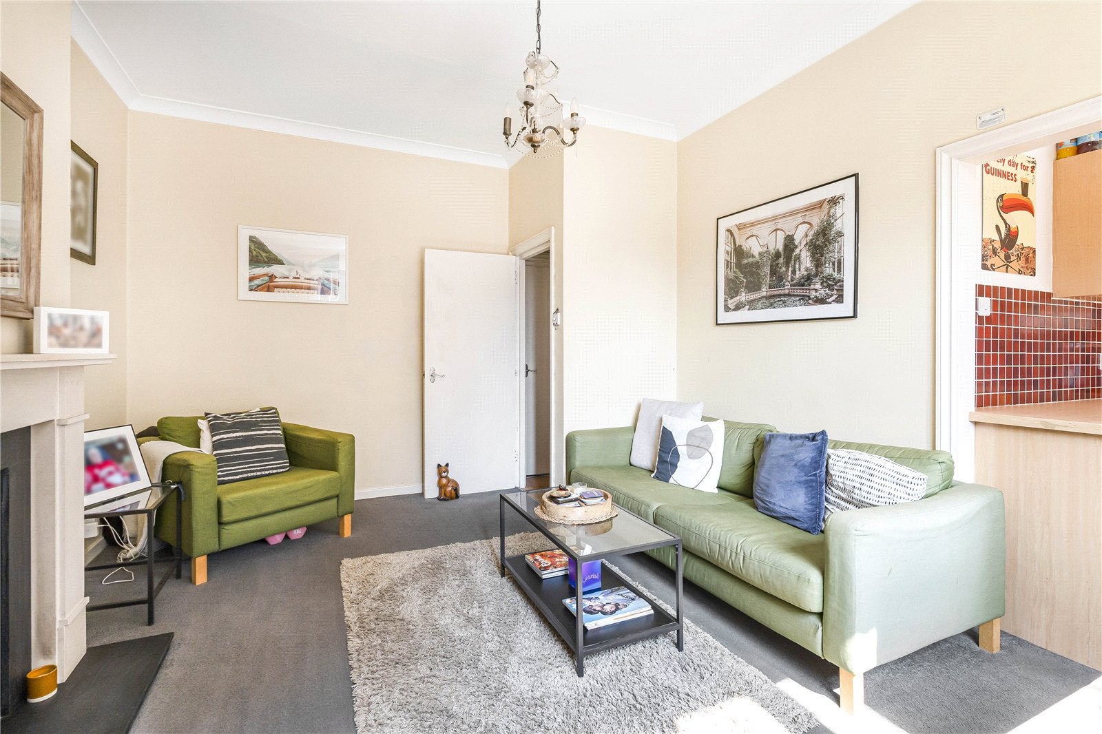 Flat Keswick Road in Greater London