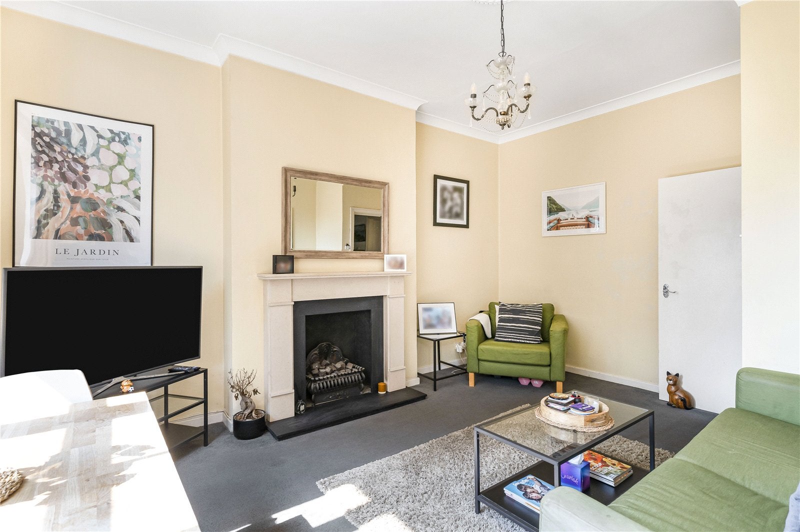 Flat Keswick Road in Greater London