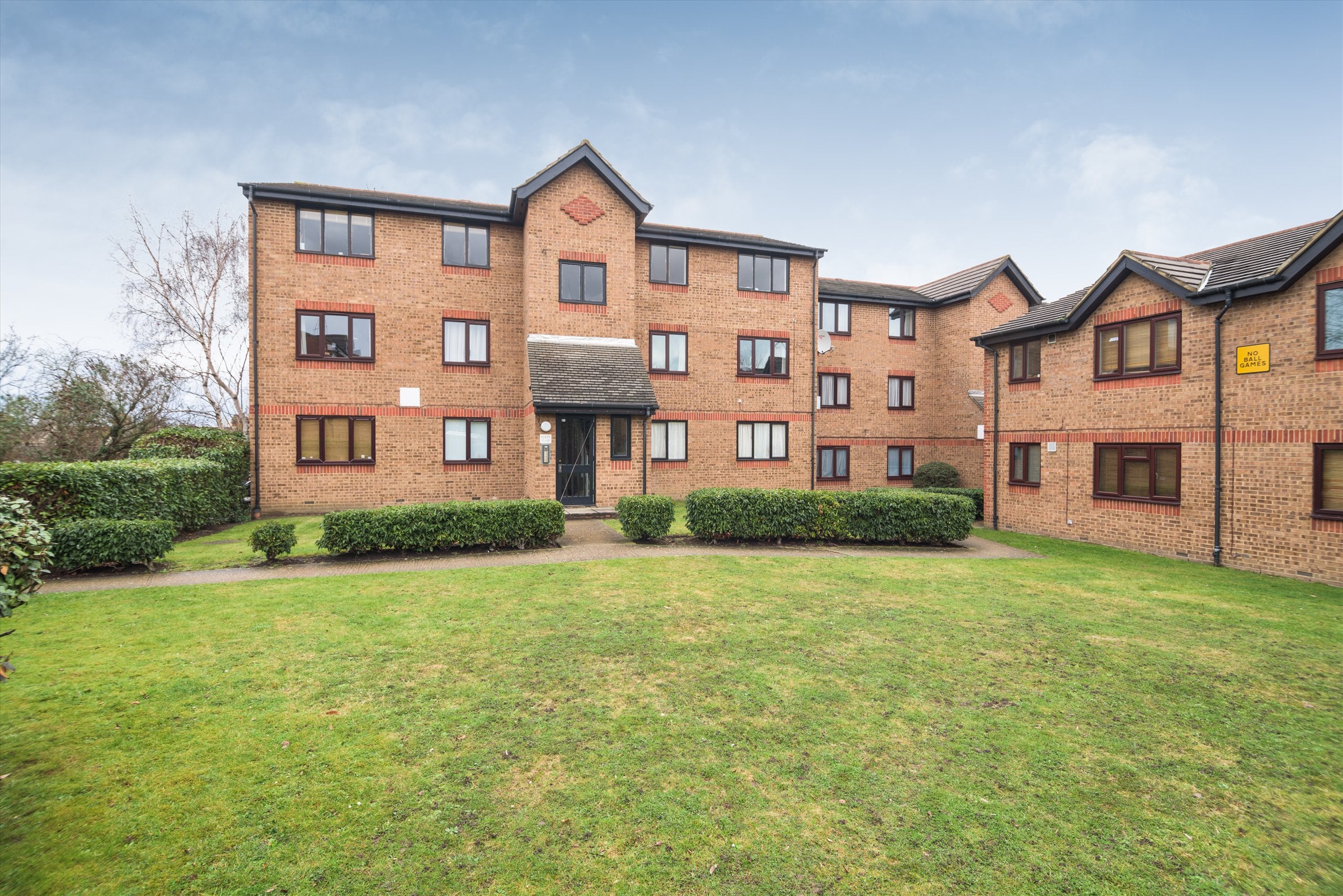 Flat Frank Burton Close in Greater London