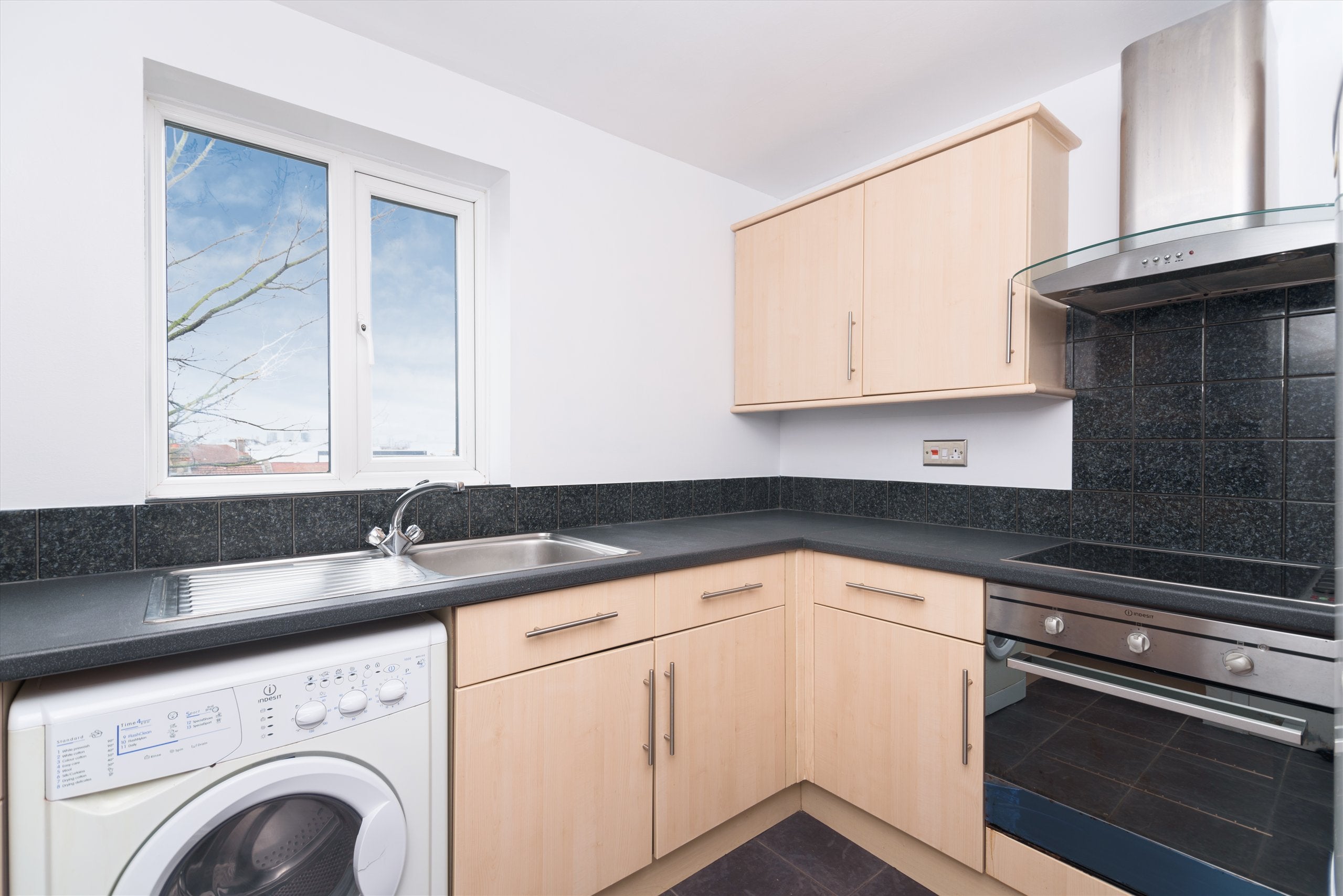 Flat Frank Burton Close in Greater London