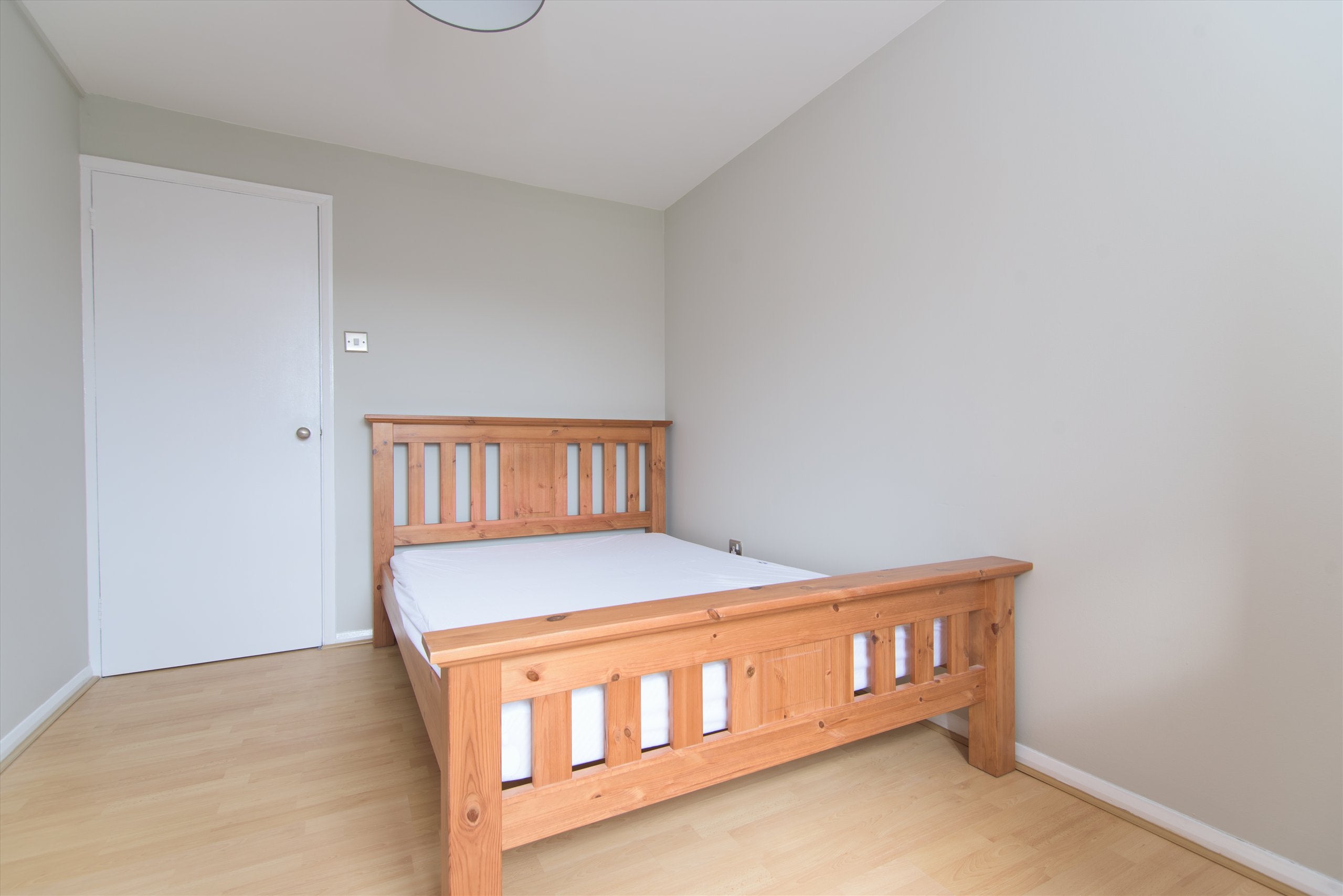 Flat Frank Burton Close in Greater London