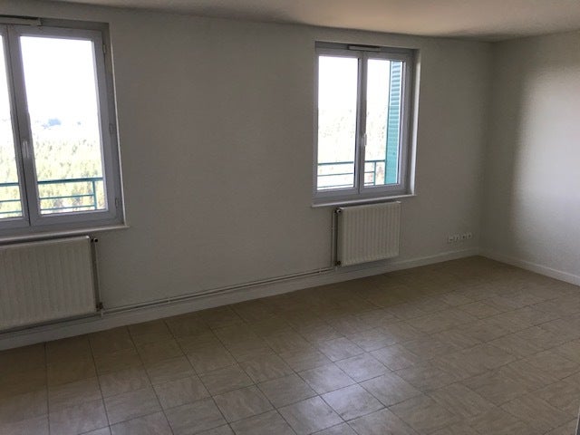 Flat Avenue des Pins in Saint-Rémy-sur-Durolle