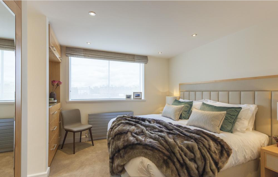Flat Beauchamp Place in Greater London