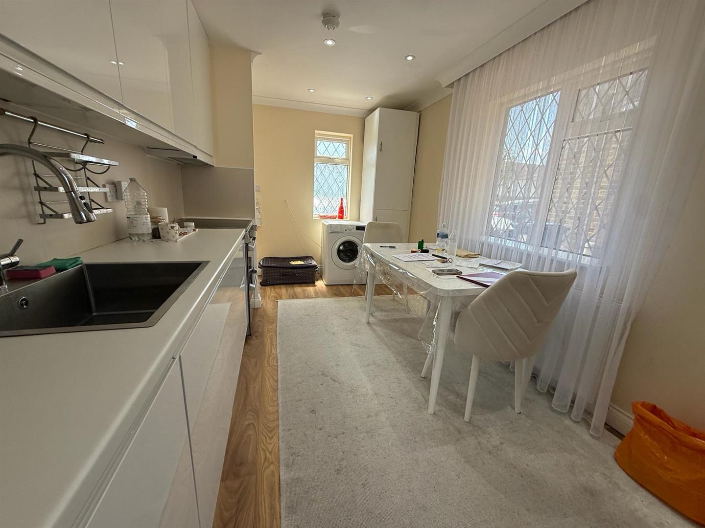House Sturgess Avenue in Greater London