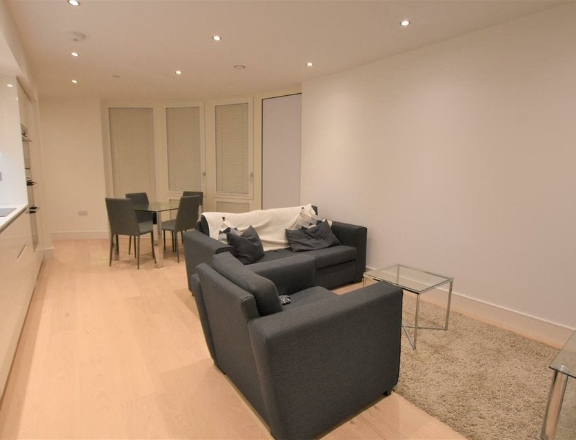Flat Garnet Place in Greater London