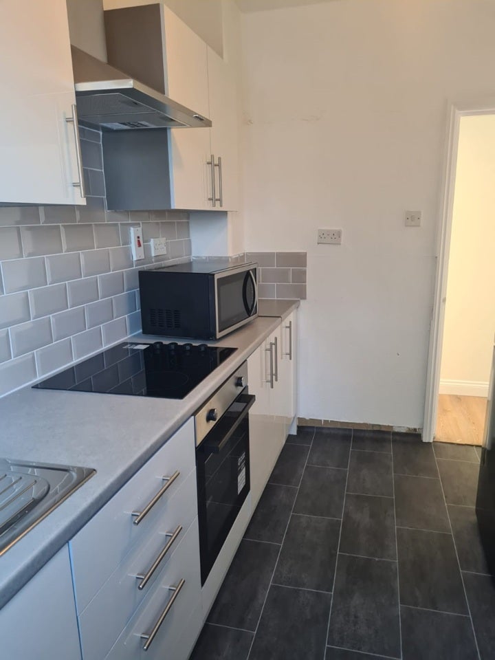 Room Mellitus Street in Greater London