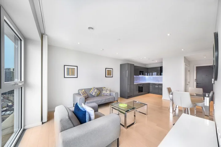 Flat Westfield Avenue in Greater London
