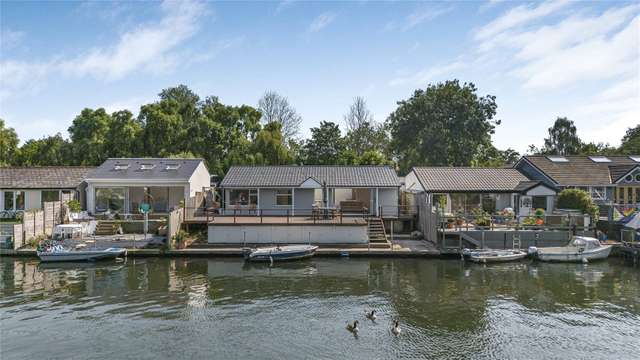 House Garrick's Ait in Elmbridge