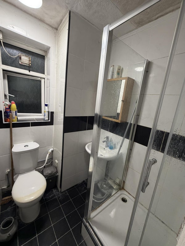 Room Whitlock Drive in Greater London