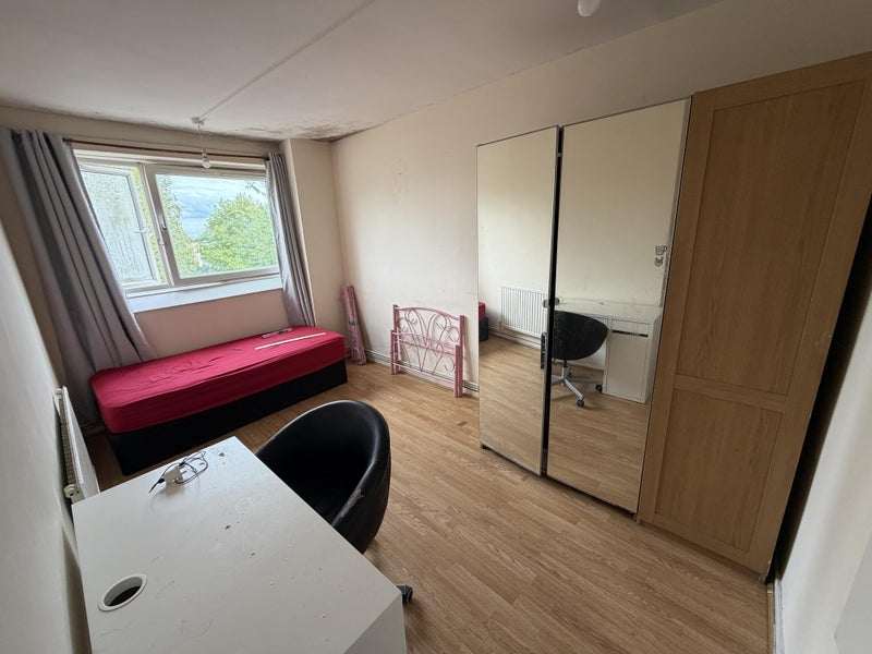 Room Whitlock Drive in Greater London