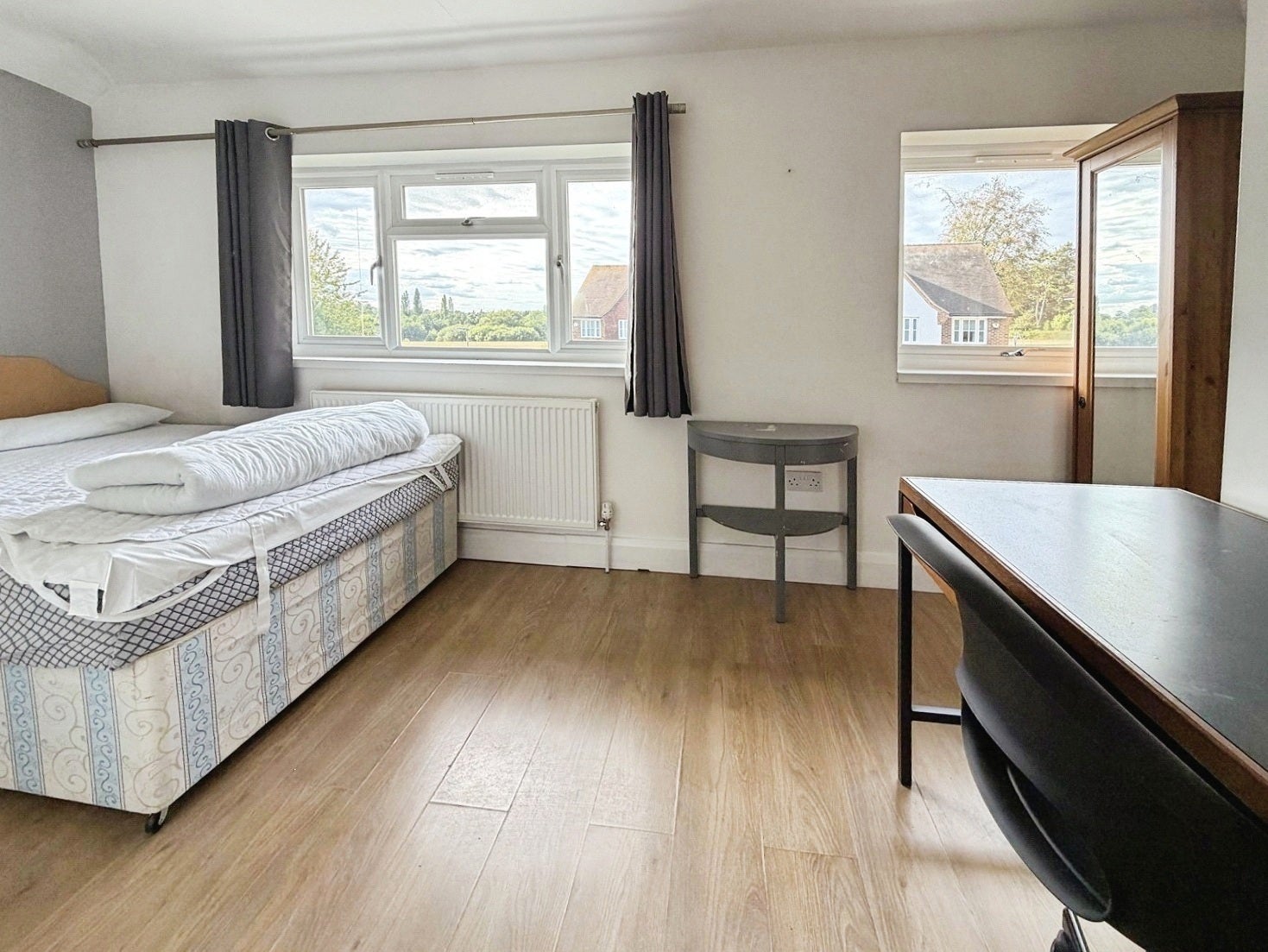 Room Kings Lane in Borough of Runnymede