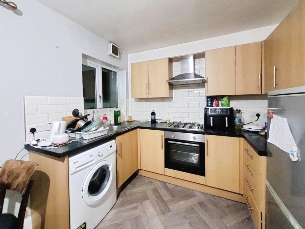 Room Kings Lane in Borough of Runnymede