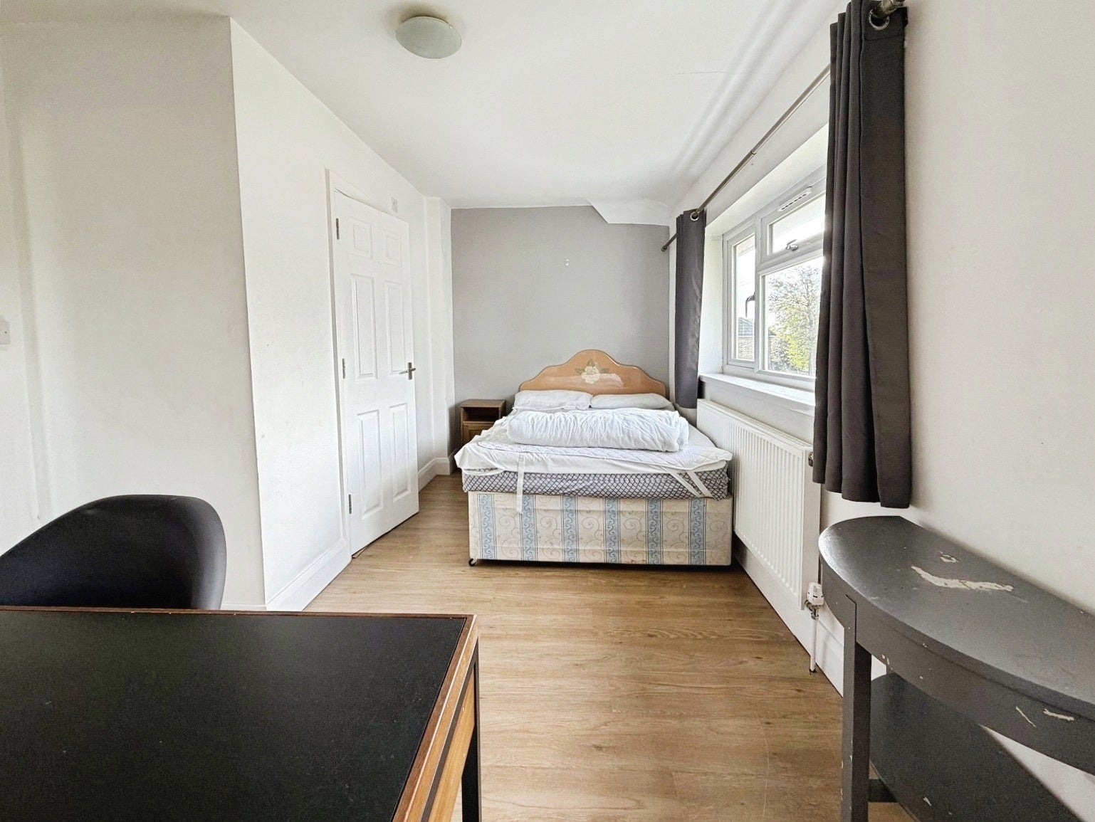 Room Kings Lane in Borough of Runnymede