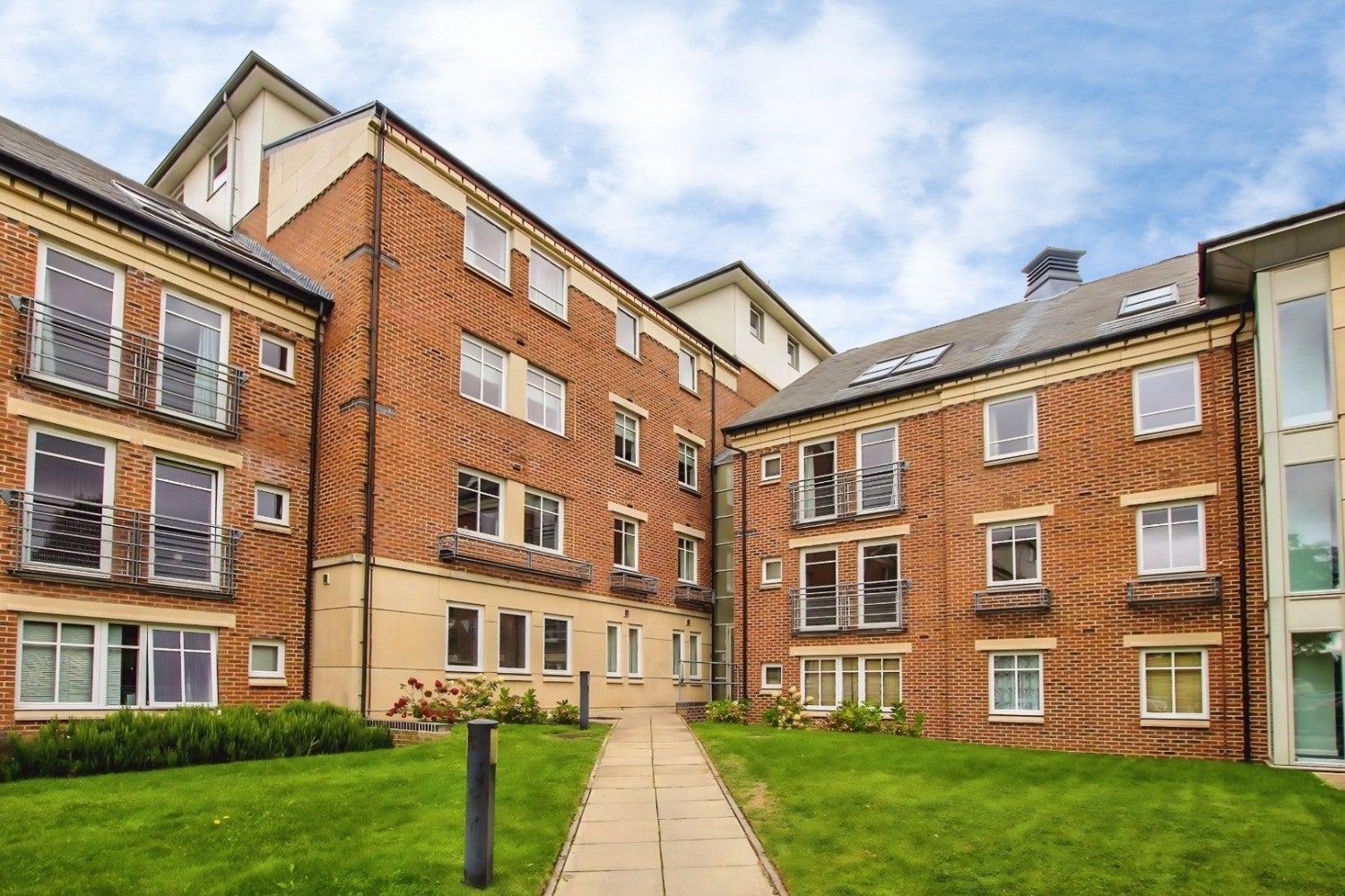 Flat Hospital Fields Road in York