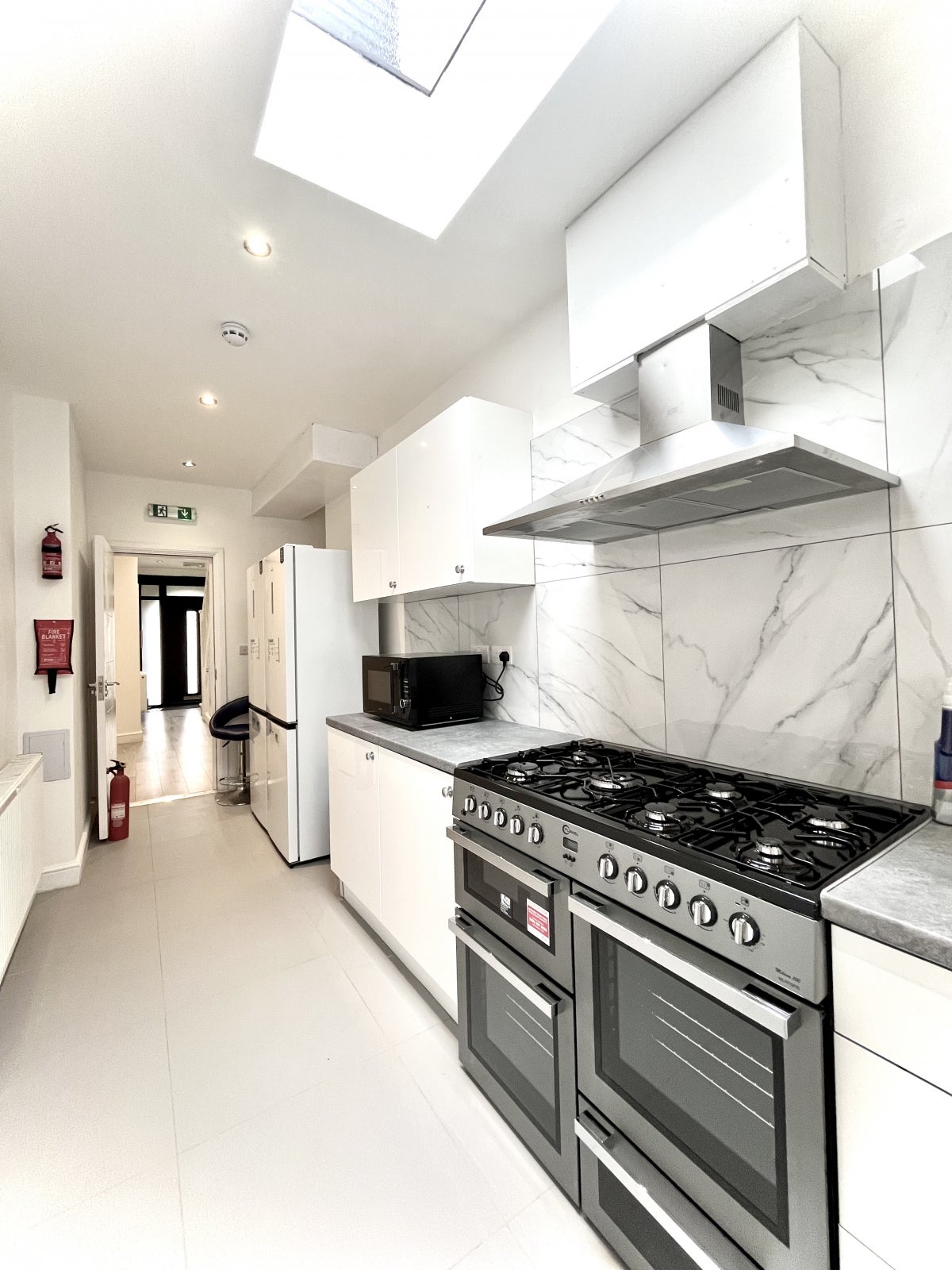 Room Huxley Road in Greater London