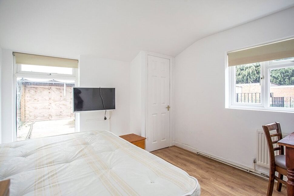 Flat Watling Street in Hertsmere