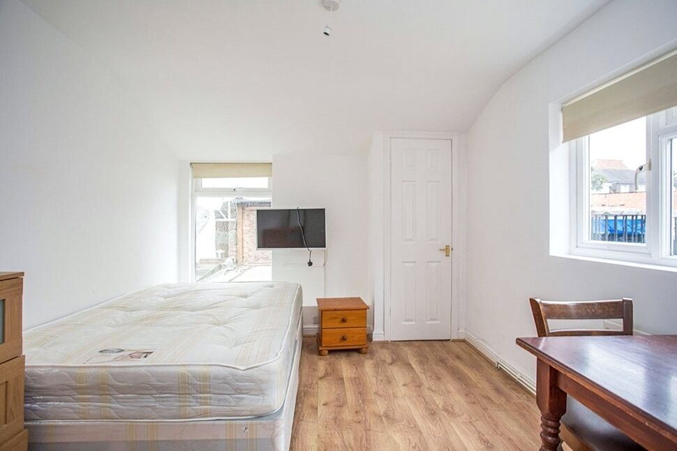 Flat Watling Street in Hertsmere