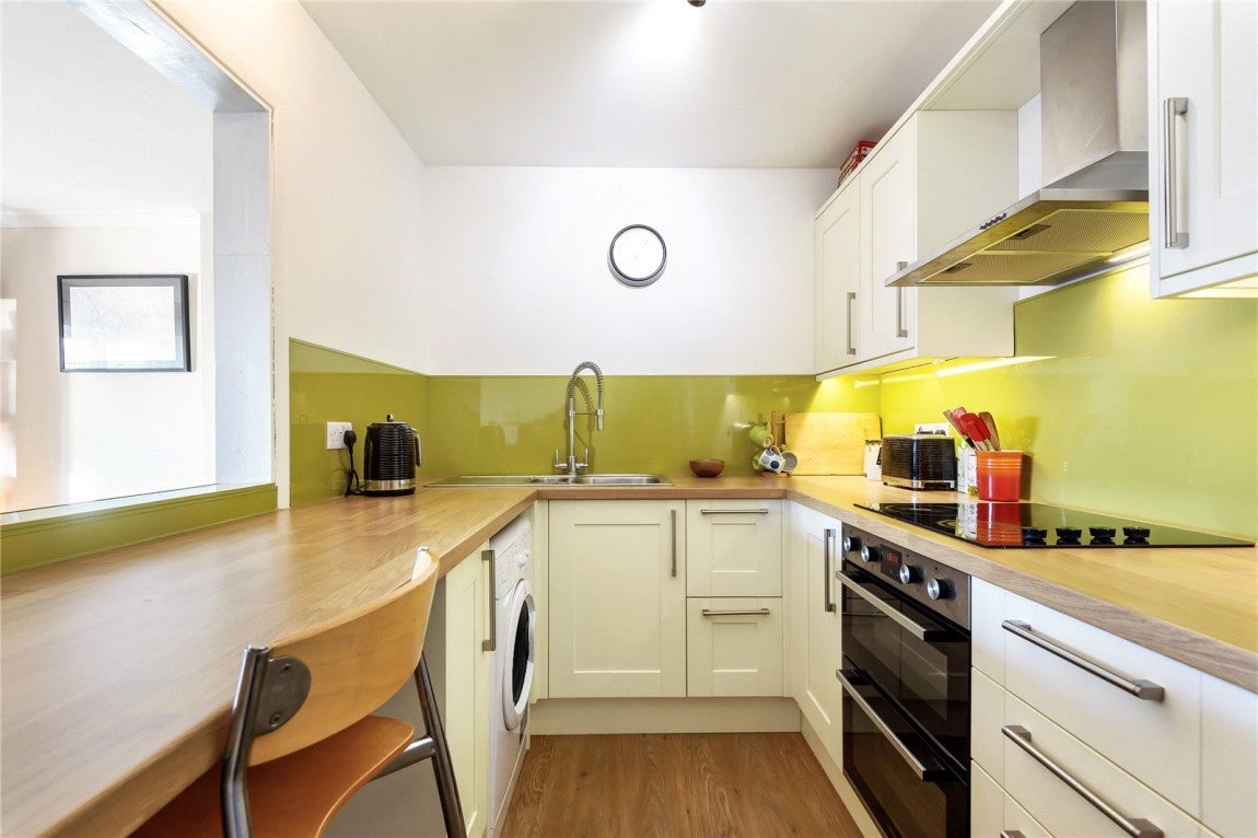 Flat Milton gardens in Wokingham