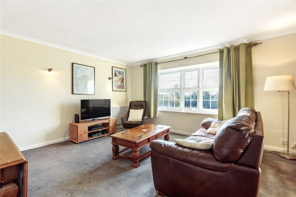 Flat Milton gardens in Wokingham