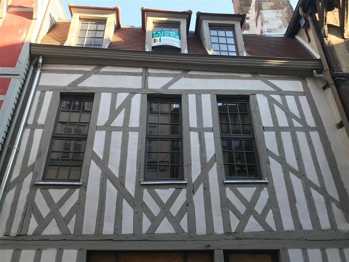 Flat Rue Champeaux in Troyes