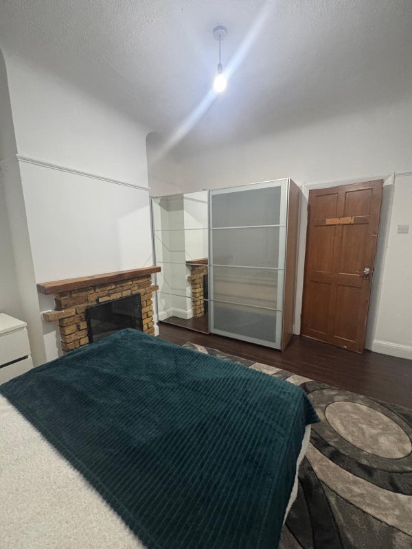 Room Hawthorne Avenue in Greater London