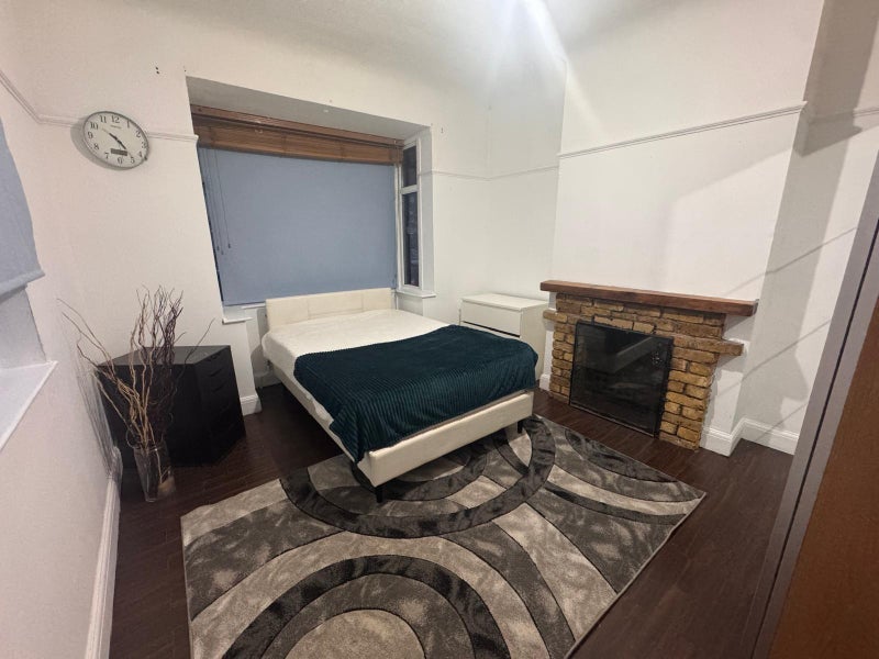 Room Hawthorne Avenue in Greater London