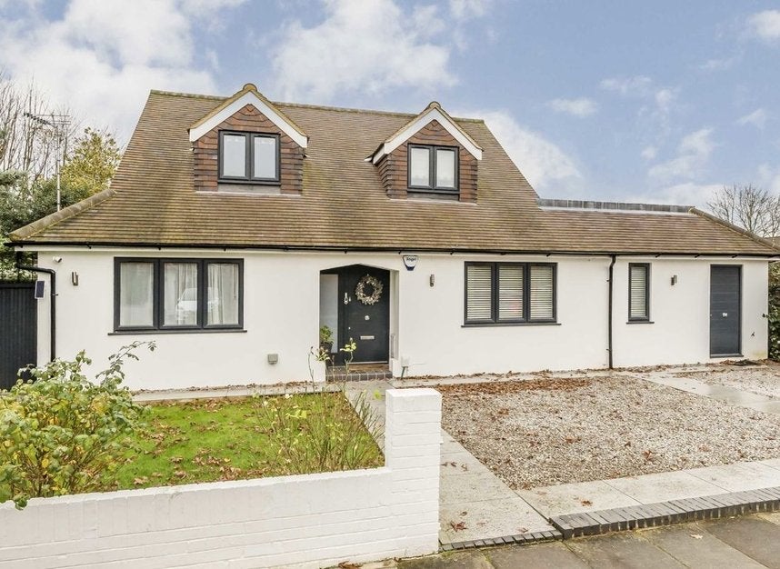 House Kingswood Avenue in Greater London