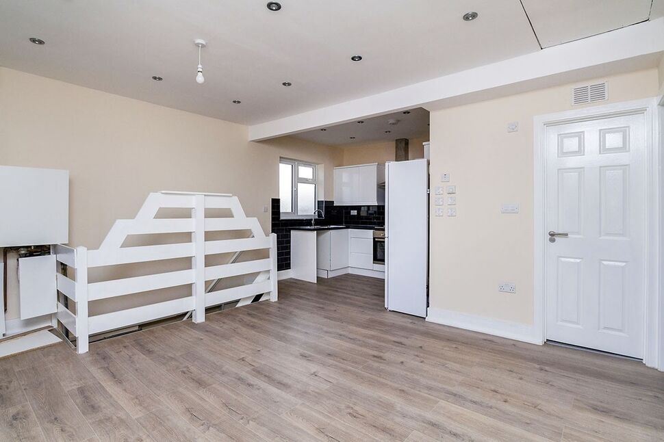 Flat Fosters Mews in Dartford