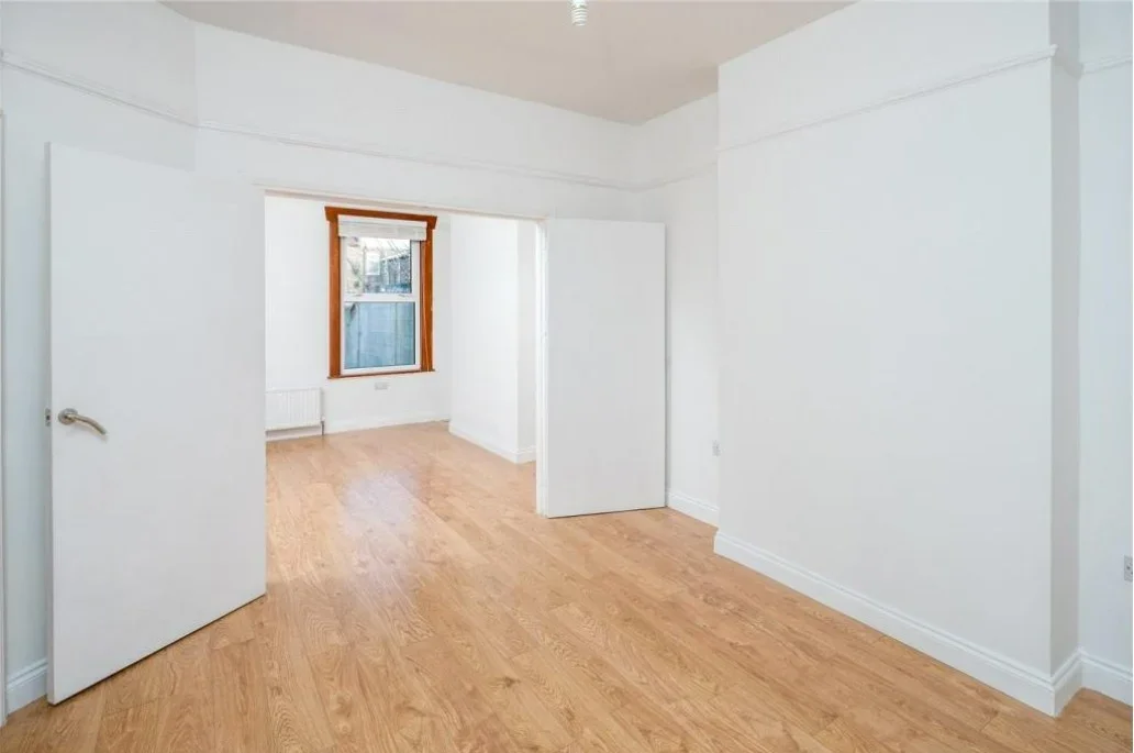 Room Benson Avenue in Greater London