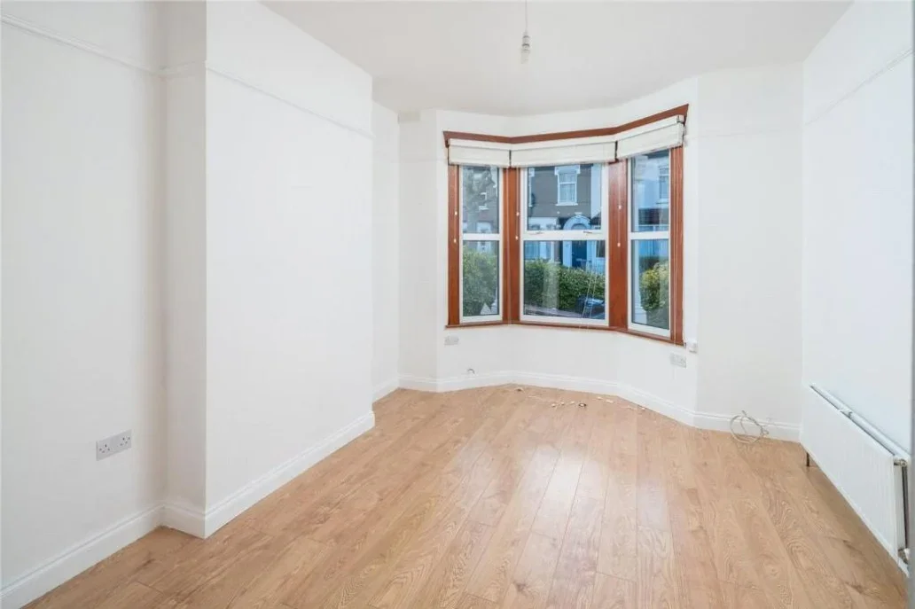 Room Benson Avenue in Greater London