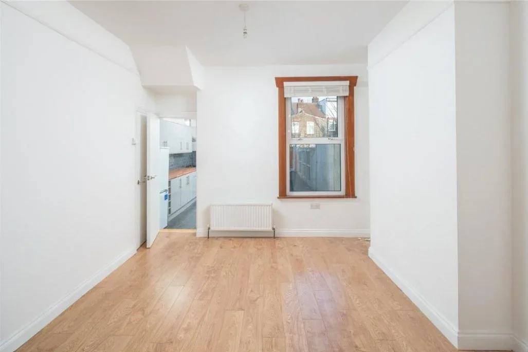 Room Benson Avenue in Greater London