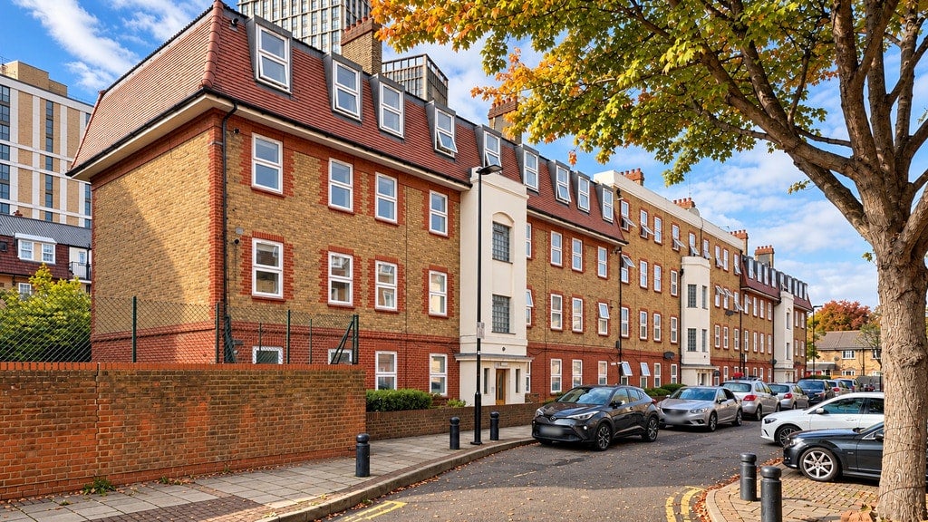 Flat Germander Way in Greater London
