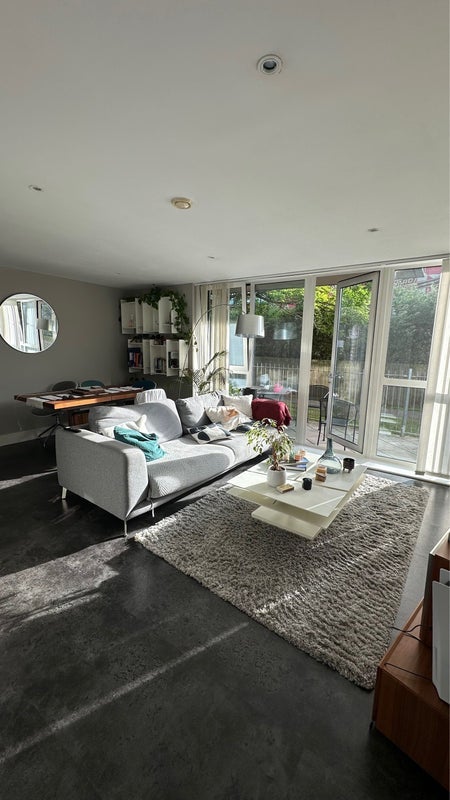 Flat Drayton Park in Greater London