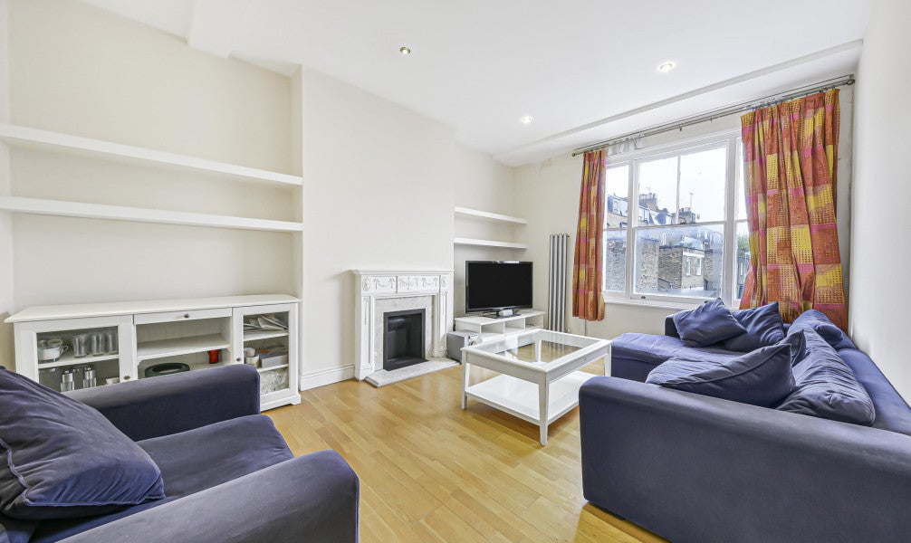 Flat Eardley Crescent in Greater London