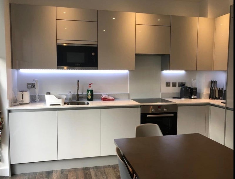 Room Surrey Quays Road in Greater London