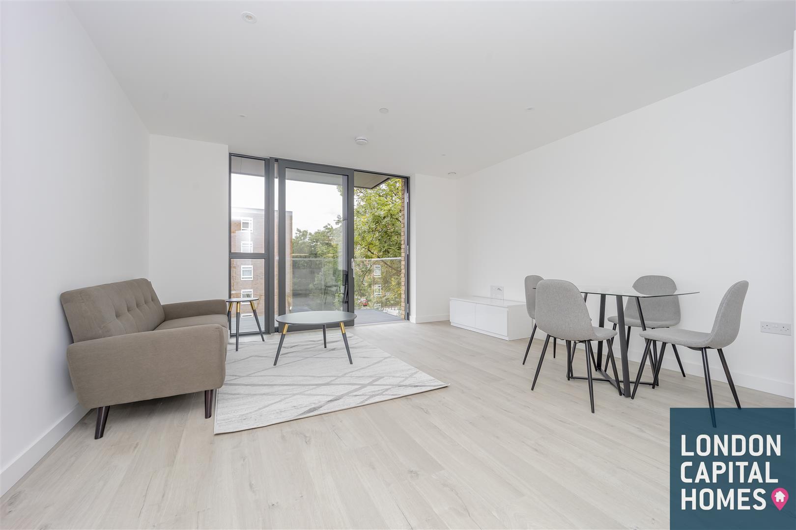 Flat Endymion Road in Greater London
