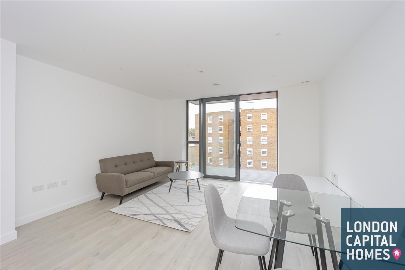 Flat Endymion Road in Greater London