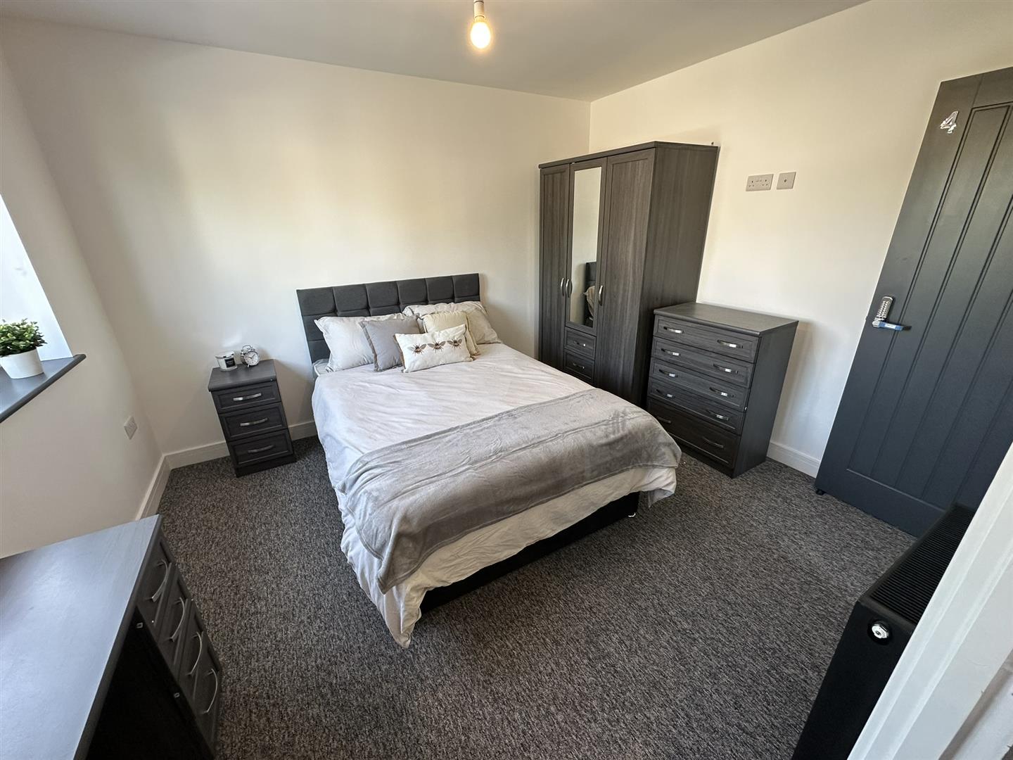 Room Charlton Road in Bristol
