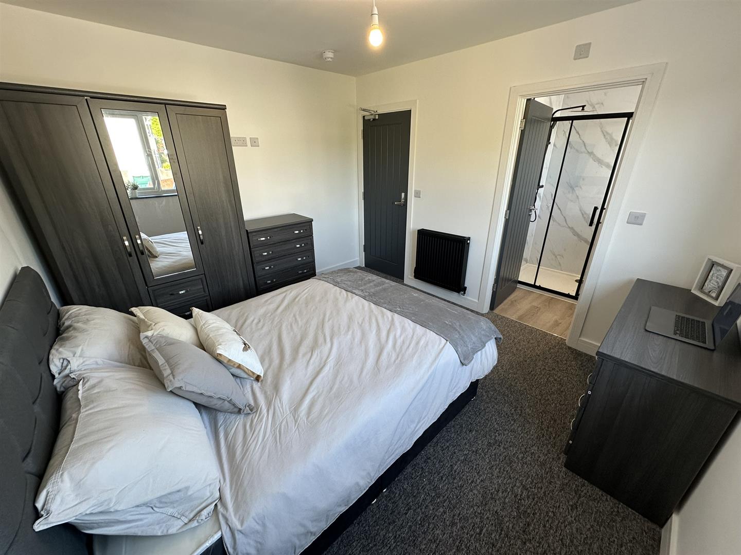 Room Charlton Road in Bristol