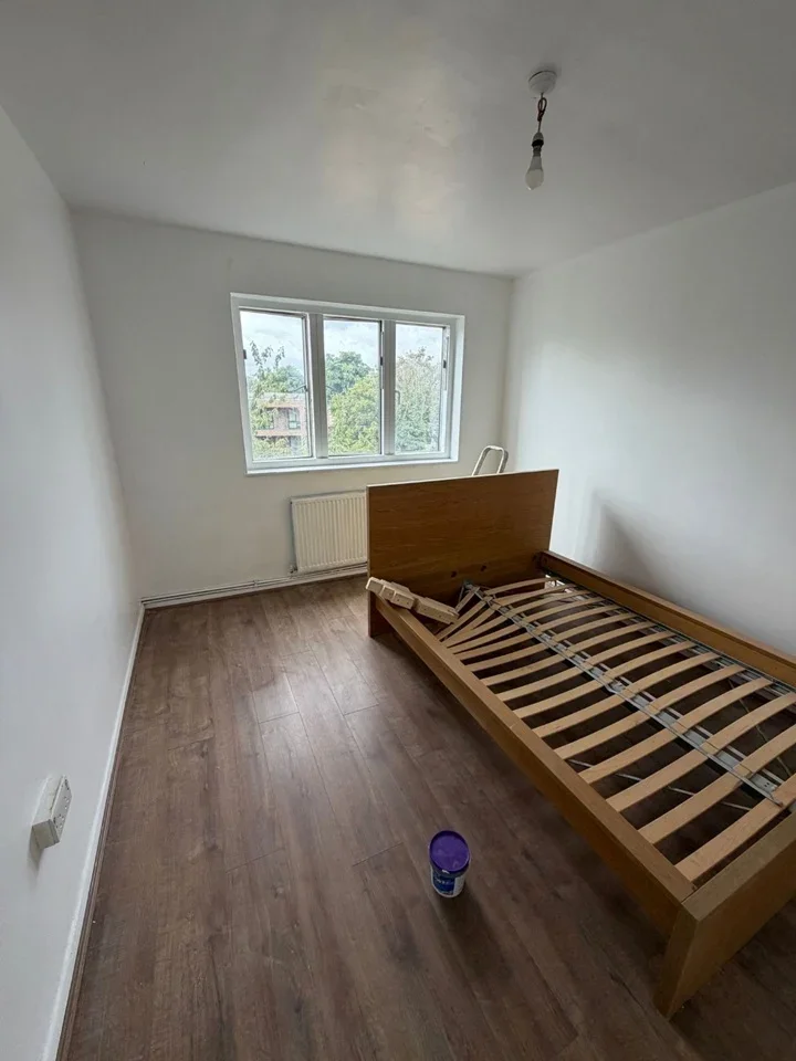 Flat Fort Road in Greater London