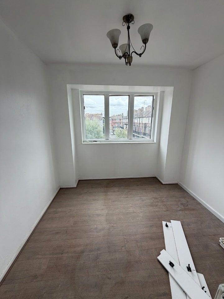 Flat Fort Road in Greater London
