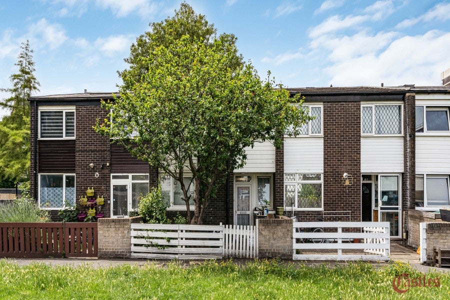 Flat De Beauvoir Crescent in Greater London