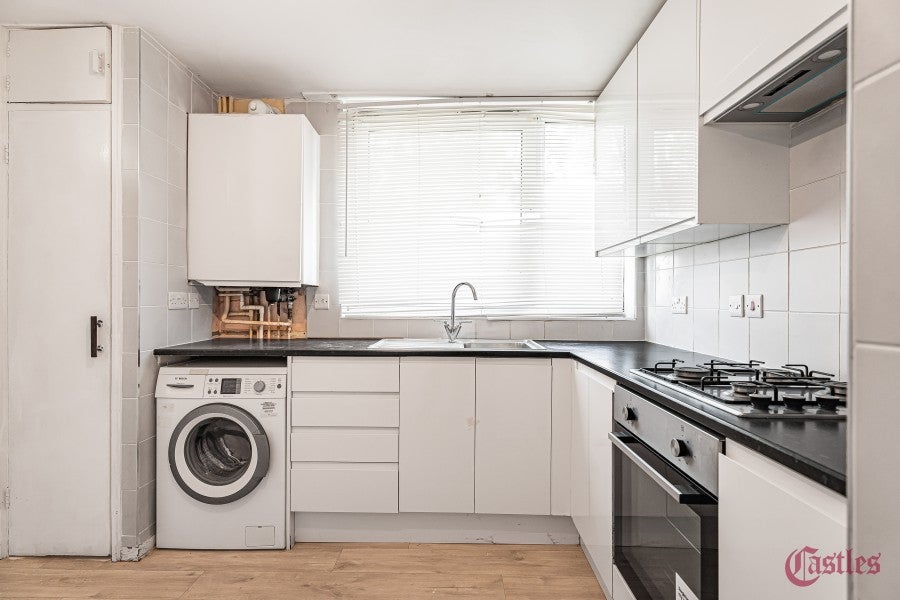 Flat De Beauvoir Crescent in Greater London
