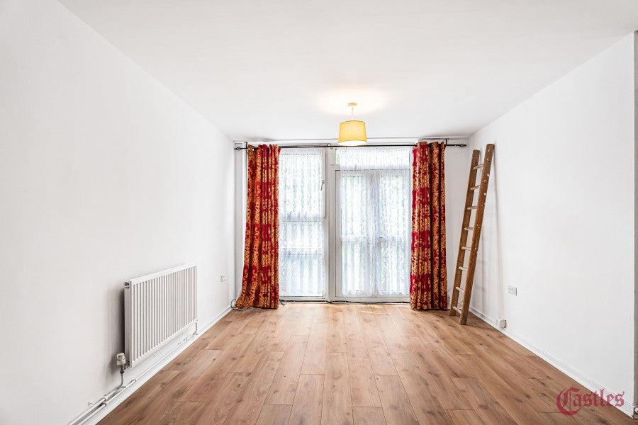 Flat De Beauvoir Crescent in Greater London